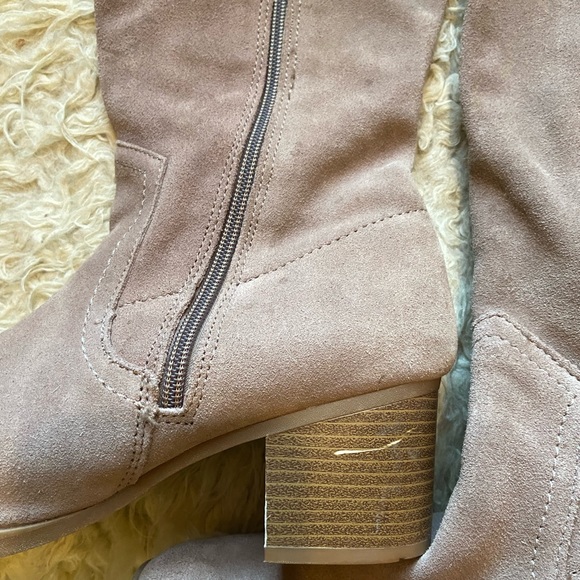 Suede boots. White mountain brand, size 8. - Picture 5 of 7